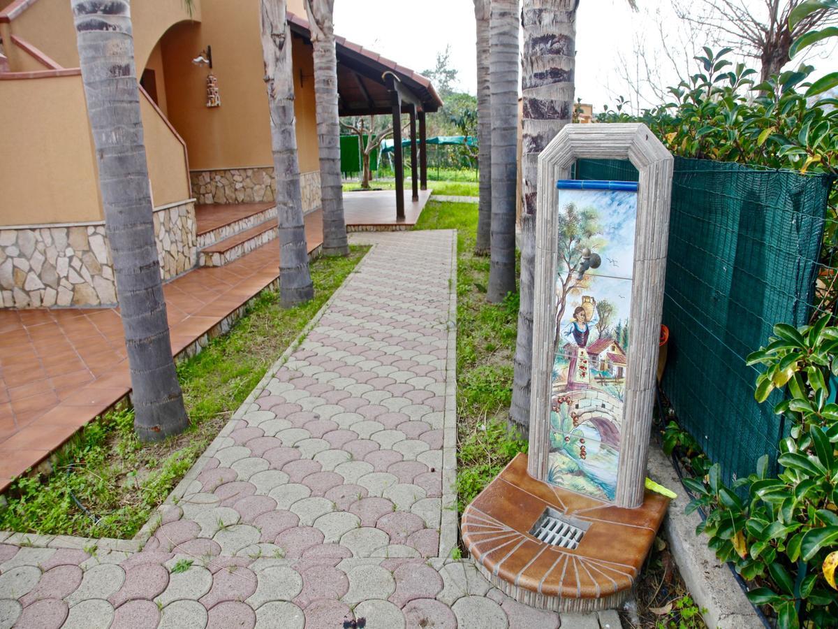 Villa Torre Roccella กัมโปเฟลิเช ดิ โรชเชลลา ภายนอก รูปภาพ